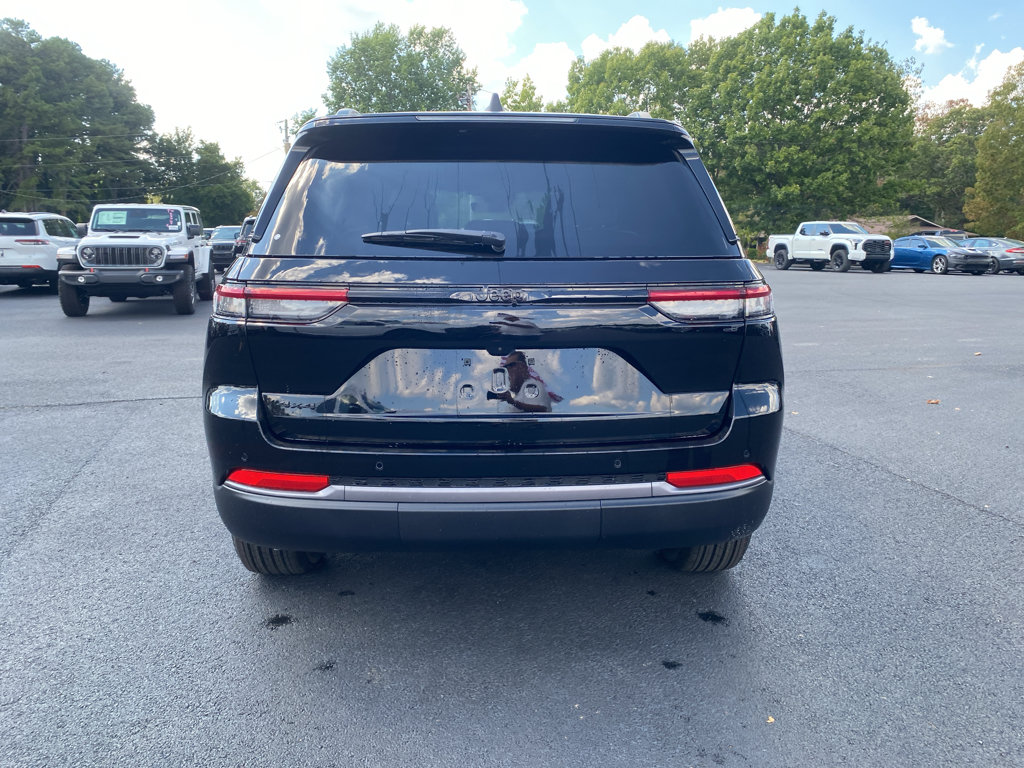 New 2027 Jeep Grand Cherokee Altitude AWD/4WD image 6