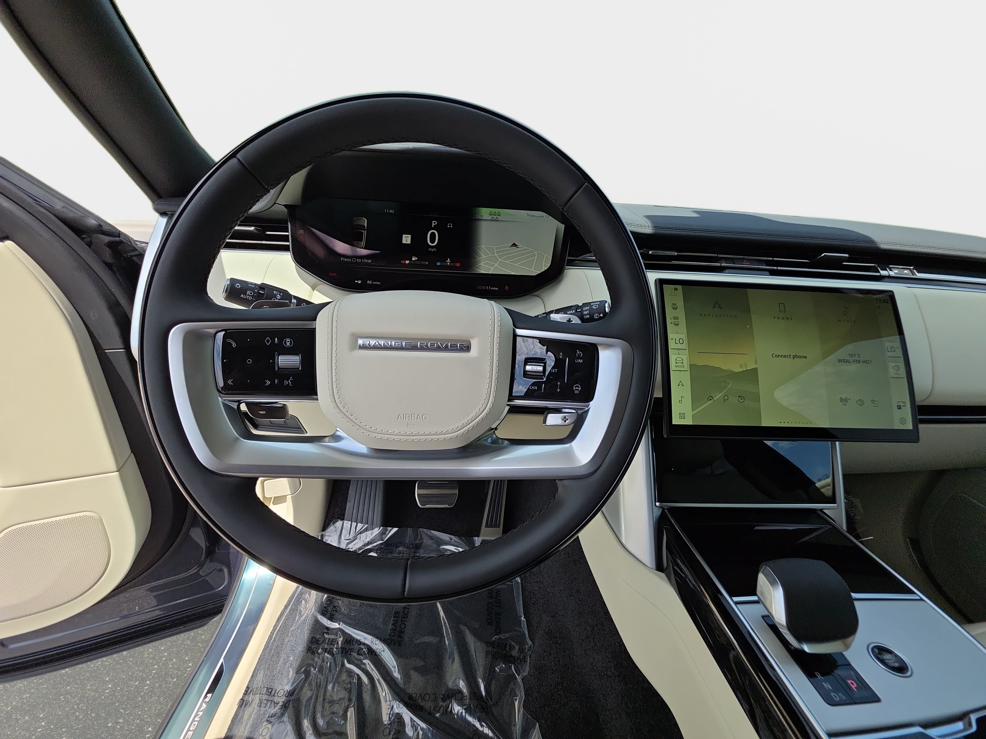 New 2026 Land Rover Range Rover Long Wheelbase SE AWD/4WD image 18