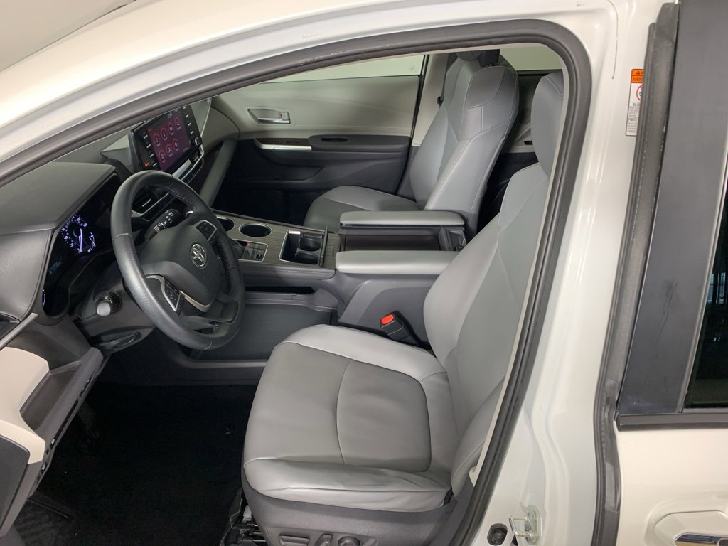 Used 2021 Toyota Sienna XLE image 31