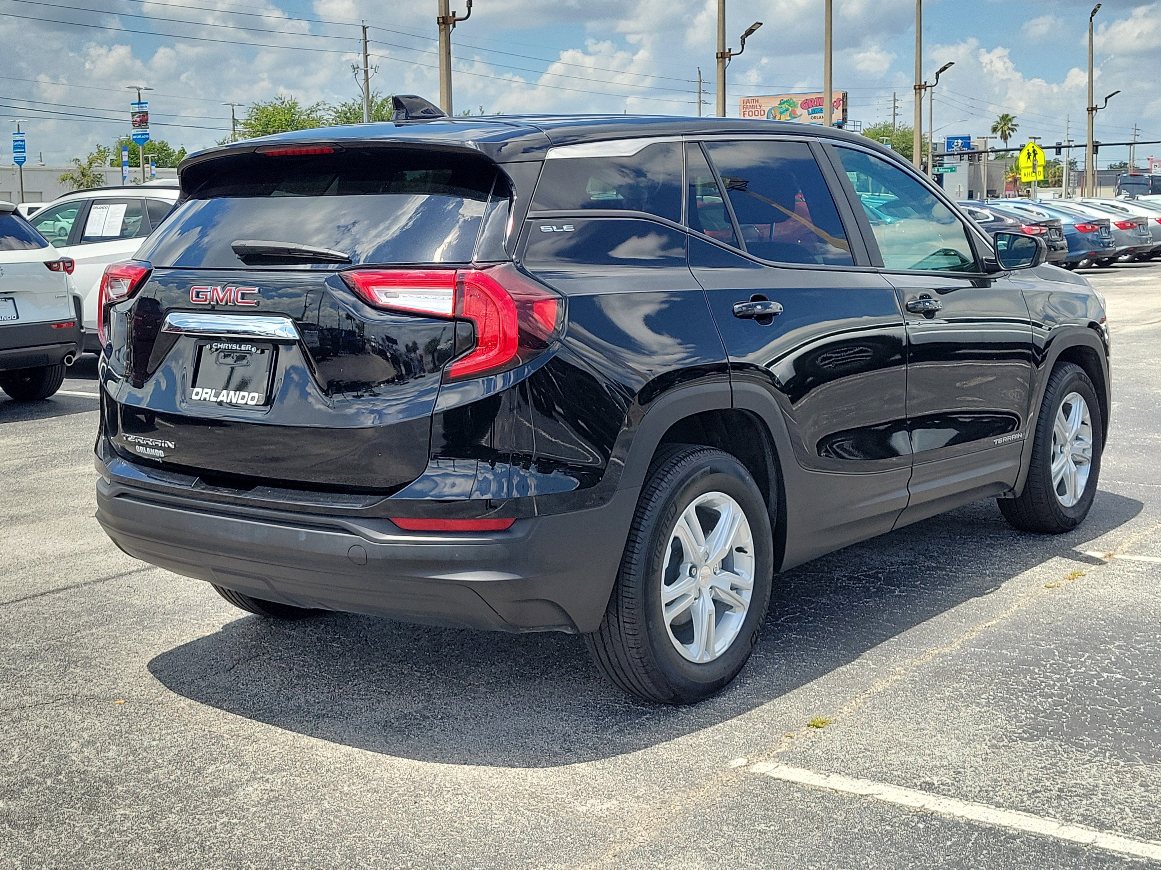 Used 2024 GMC Terrain SLE FWD image 7