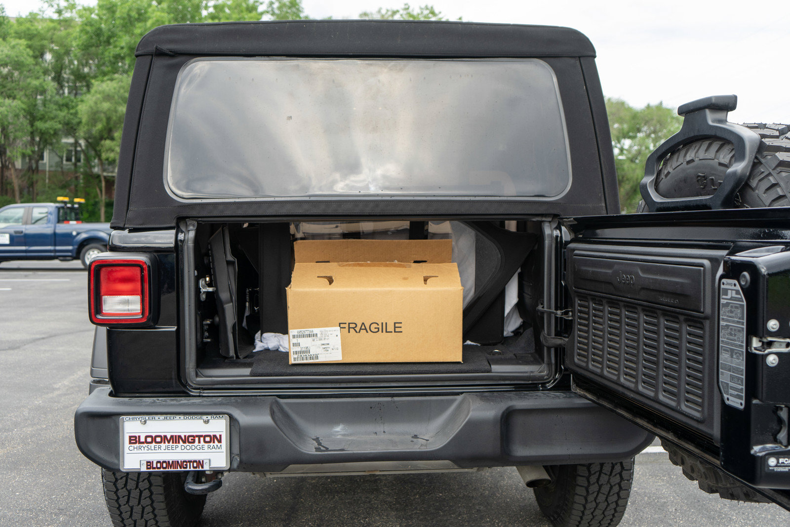 Used 2022 Jeep Wrangler Sport AWD/4WD image 9