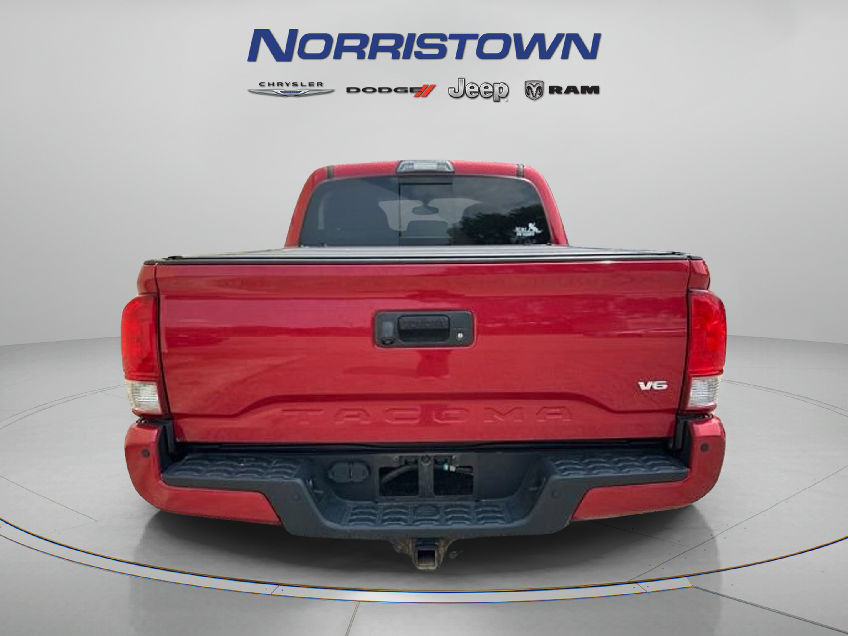Used 2017 Toyota Tacoma TRD Off-Road w/ Premium & Technology Package AWD/4WD image 6