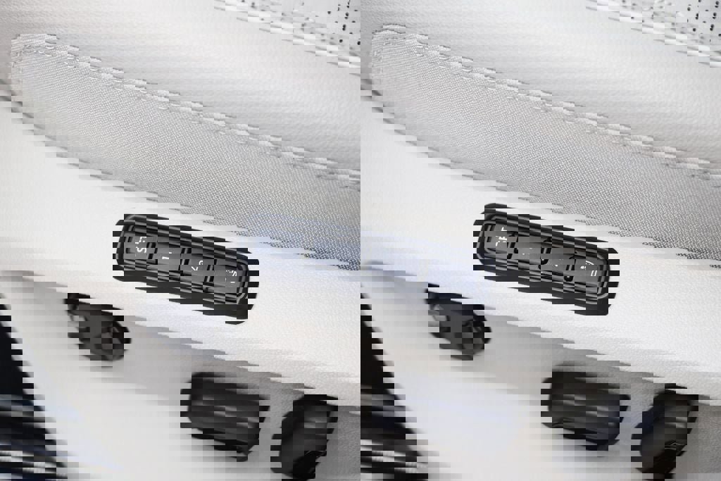 Used 2025 Volkswagen Atlas SEL Premium R-Line image 23