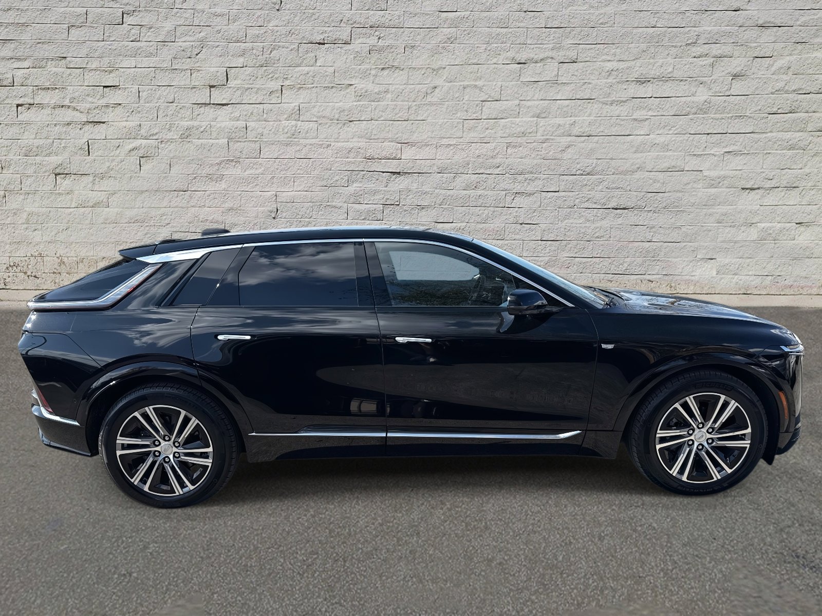 Used 2025 Cadillac Lyriq Luxury image 4