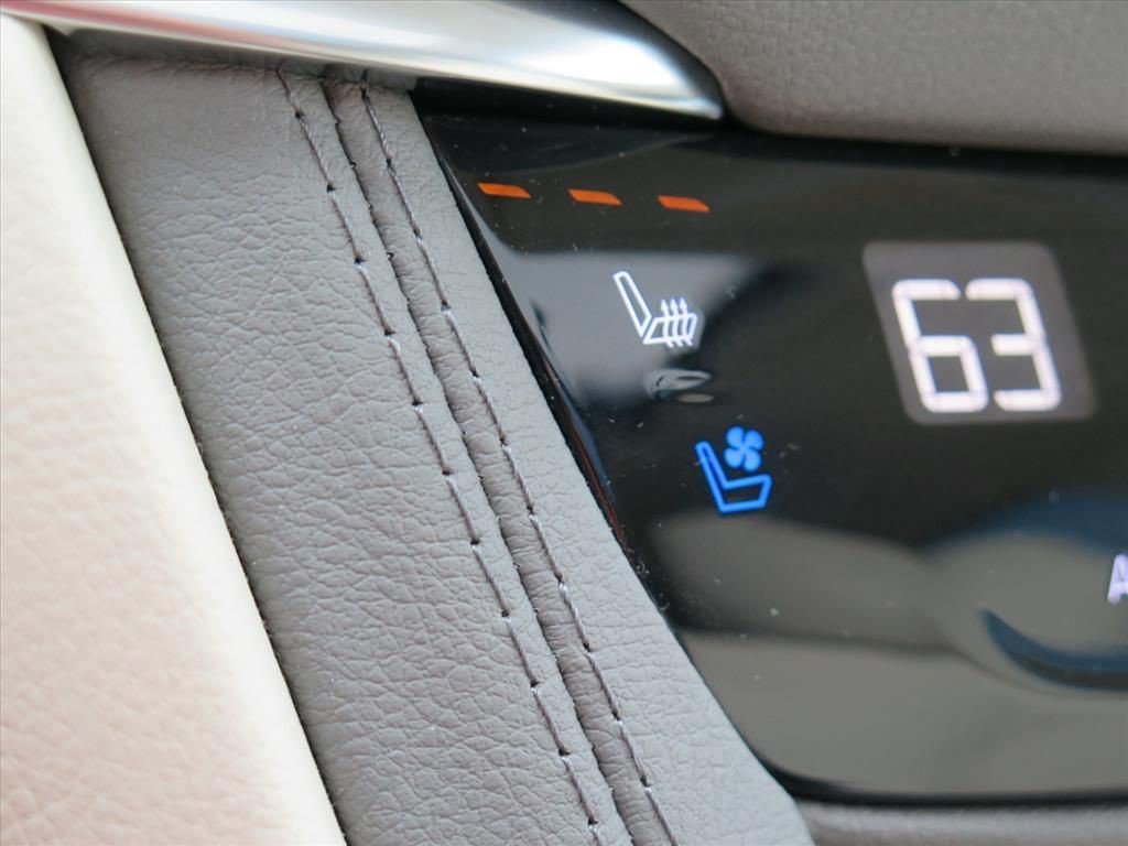 Certified 2024 Cadillac XT5 Premium Luxury w/ Technology Package FWD image 18