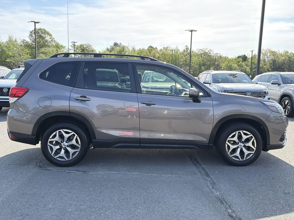 Used 2022 Subaru Forester Premium image 6