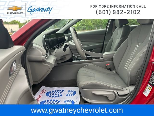 Used 2025 Hyundai Elantra SEL FWD image 21