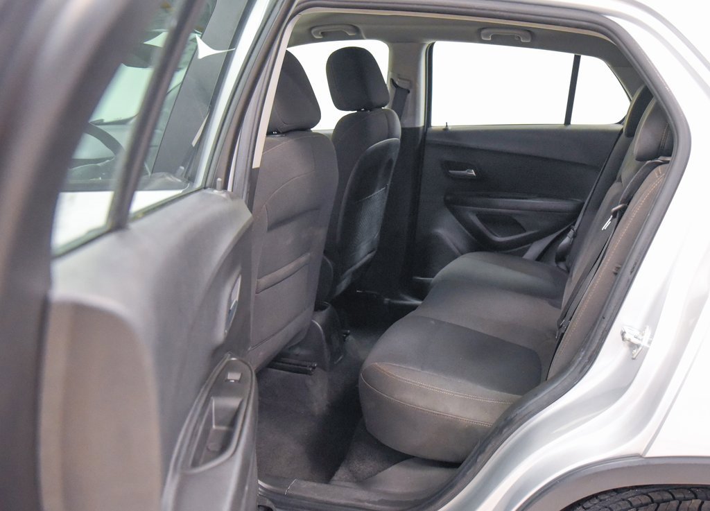 Used 2021 Chevrolet Trax LS image 4