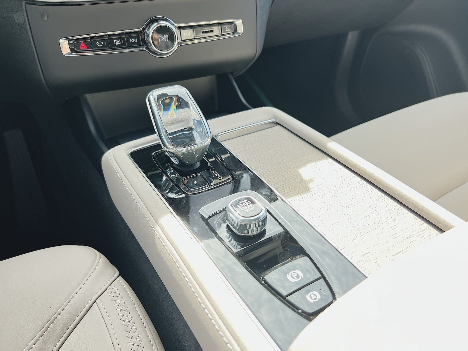 New 2026 Volvo XC90 B6 Plus w/ Protection Package Premier AWD/4WD image 30