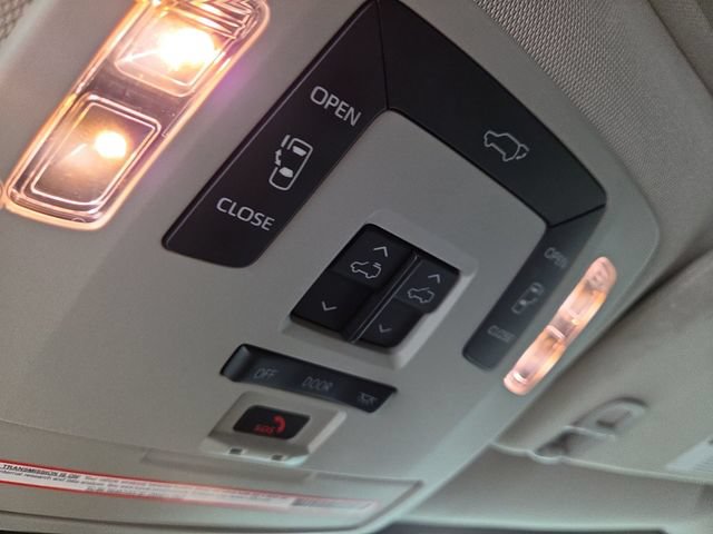 Used 2022 Toyota Sienna XLE FWD image 28
