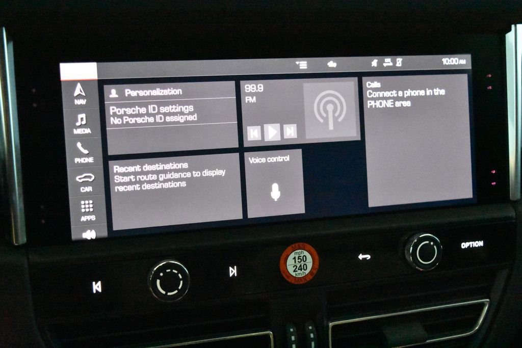 Certified 2025 Porsche Macan image 14