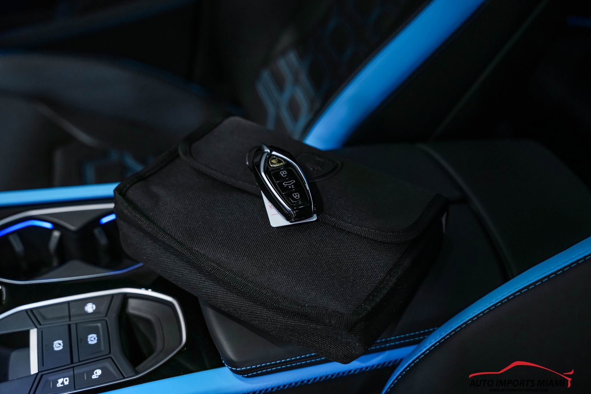 Used 2025 Lamborghini Urus SE image 90