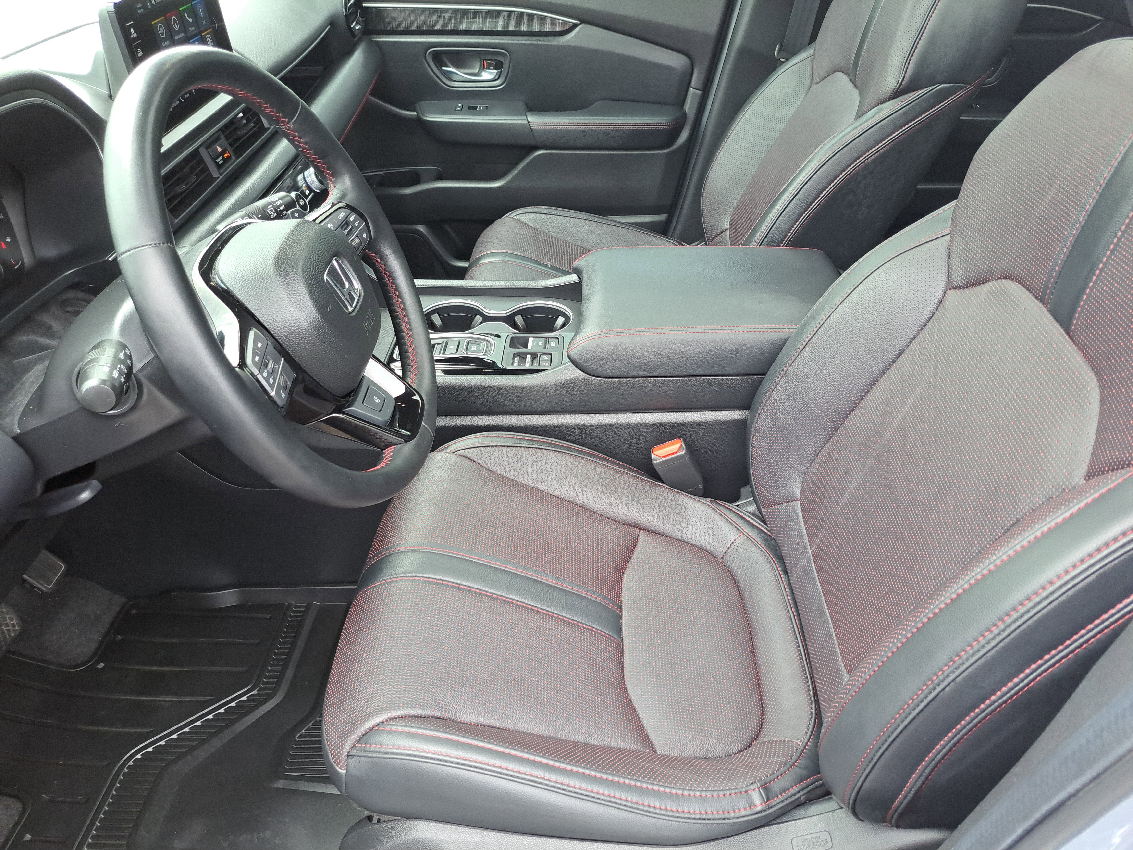 Used 2025 Honda Pilot Black Edition image 13