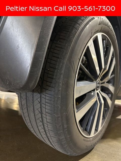 Certified 2024 Nissan Pathfinder Platinum FWD image 9