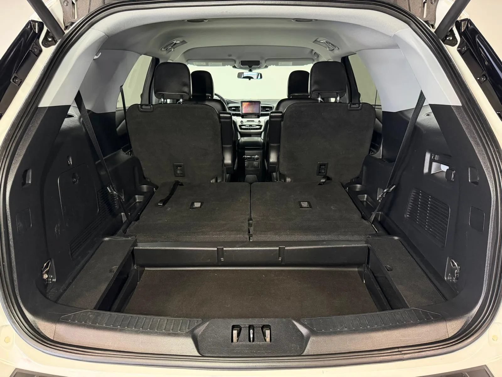 Used 2022 Ford Explorer XLT w/ Equipment Group 202A RWD image 14
