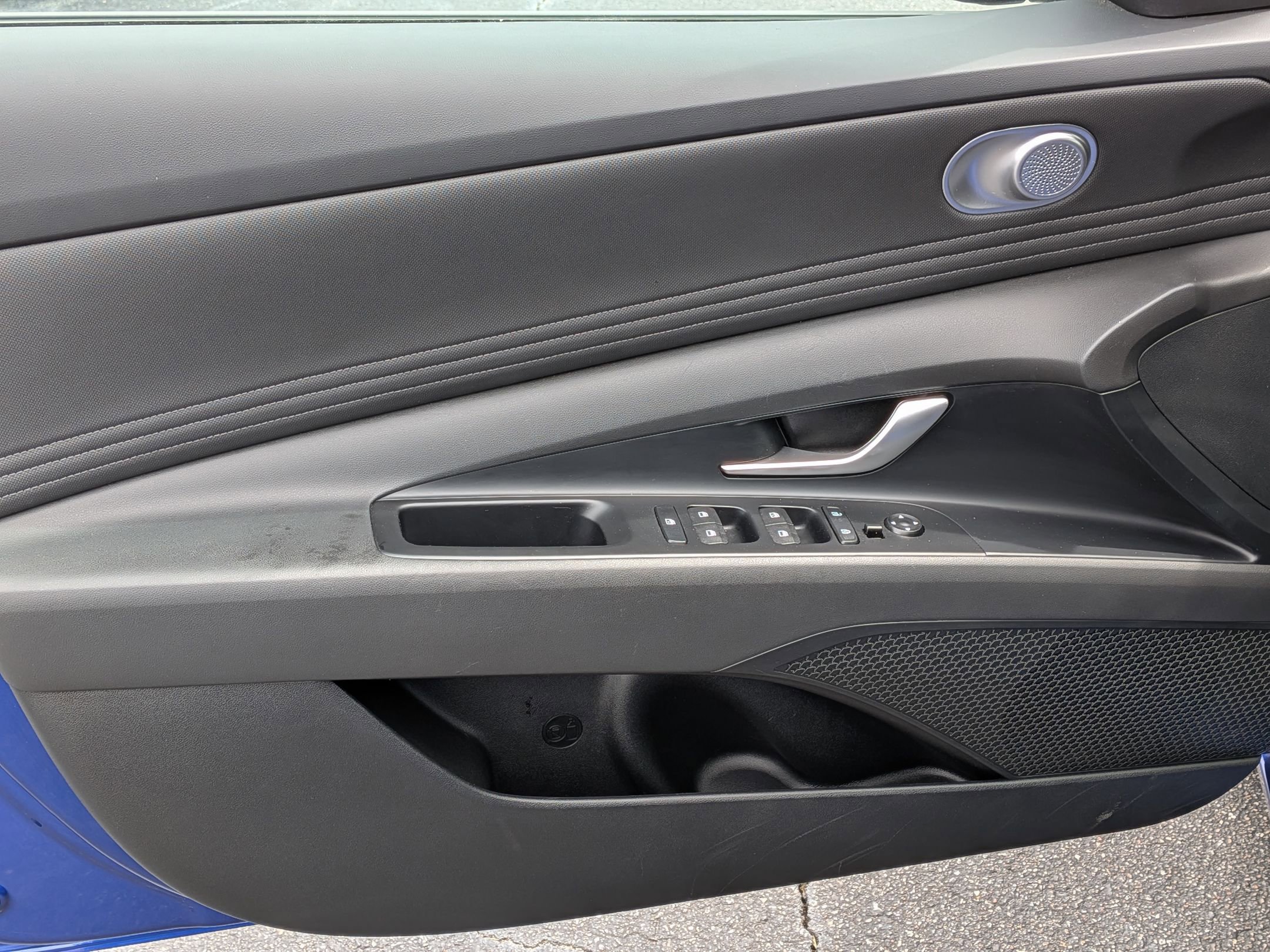 Used 2025 Hyundai Elantra SEL FWD image 11