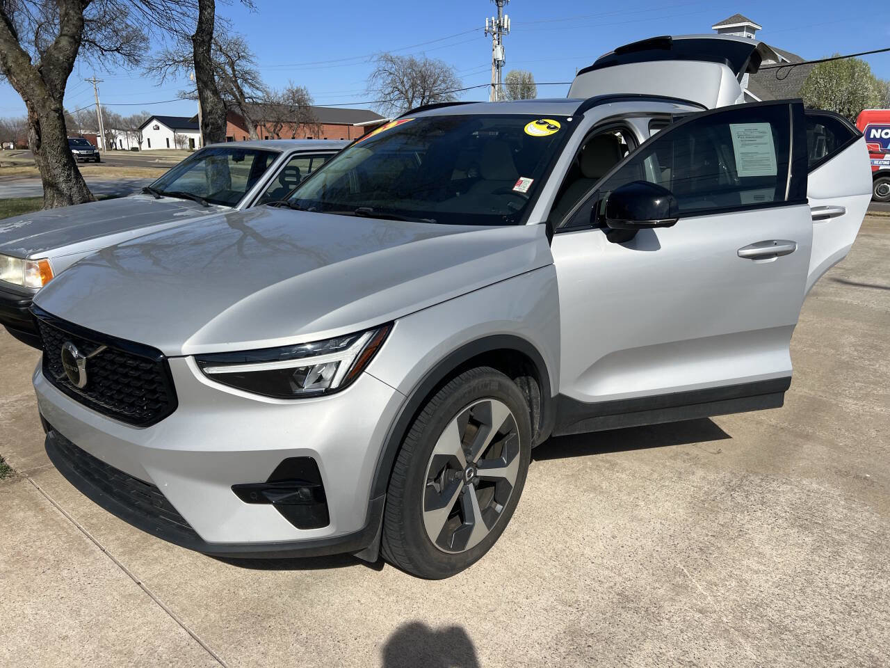 Used 2023 Volvo XC40 B5 Plus w/ Protection Package Premier