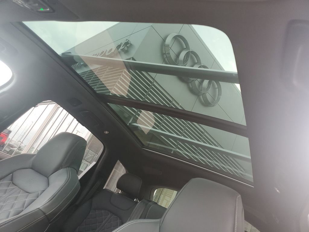 Used 2023 Audi SQ7 Prestige image 12
