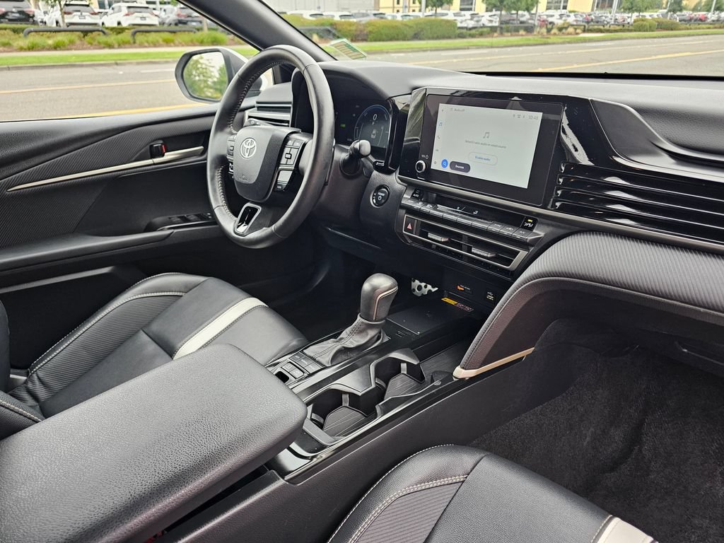 Used 2025 Toyota Camry SE FWD image 11