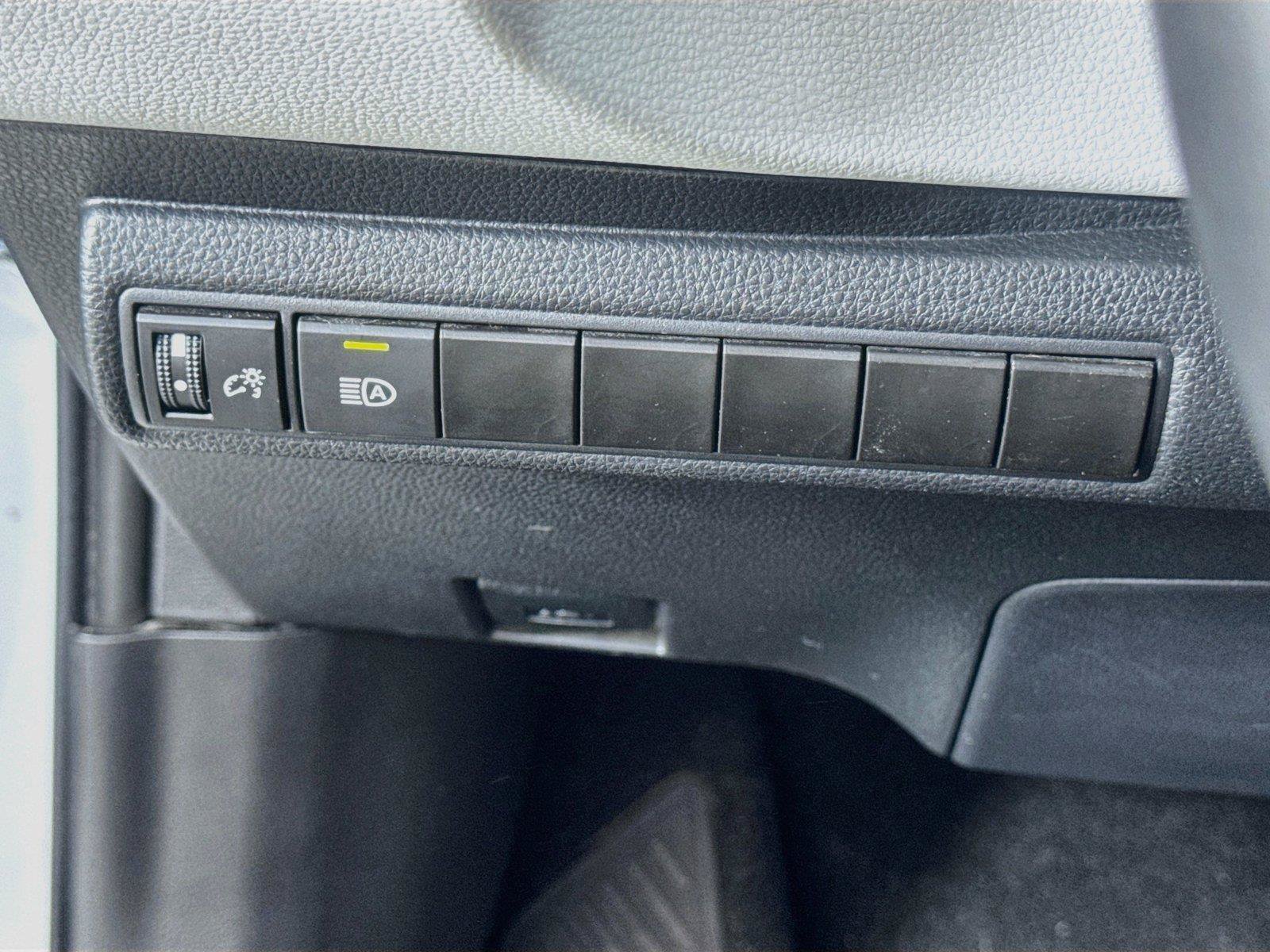 Used 2024 Toyota Corolla SE w/ SE Premium Package FWD image 10