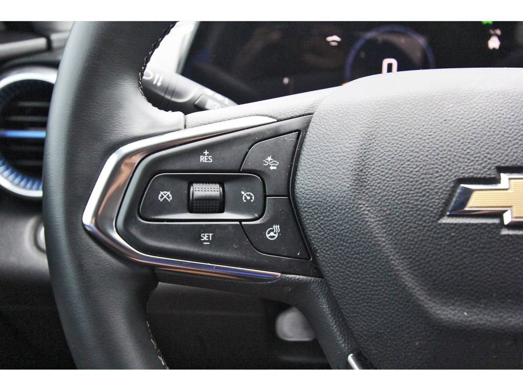 Used 2025 Chevrolet Trax LT w/ Driver Confidence Package image 15