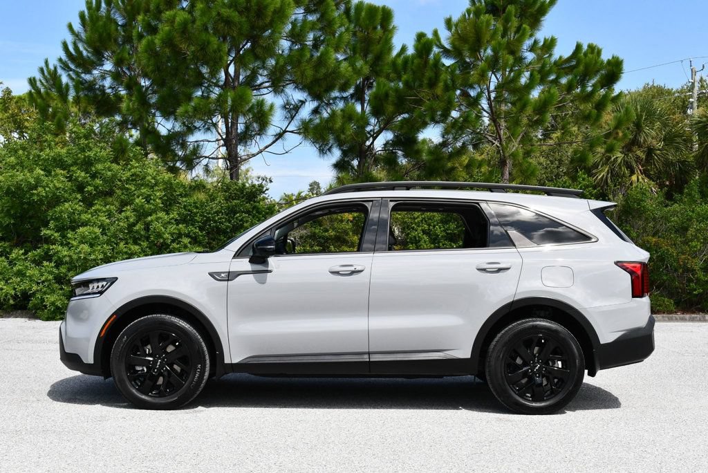 Used 2022 Kia Sorento S w/ Panoramic Sunroof Package AWD/4WD image 3