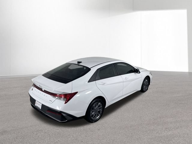 New 2026 Hyundai Elantra Hybrid FWD image 39