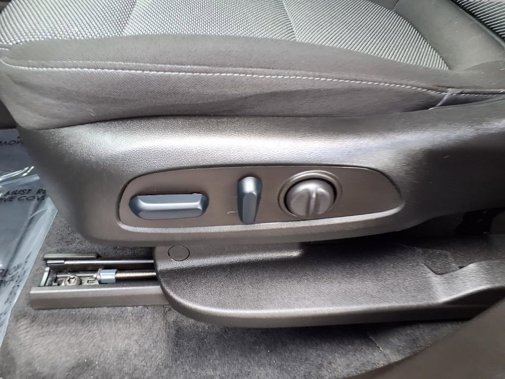 Used 2023 Chevrolet Traverse LT image 23