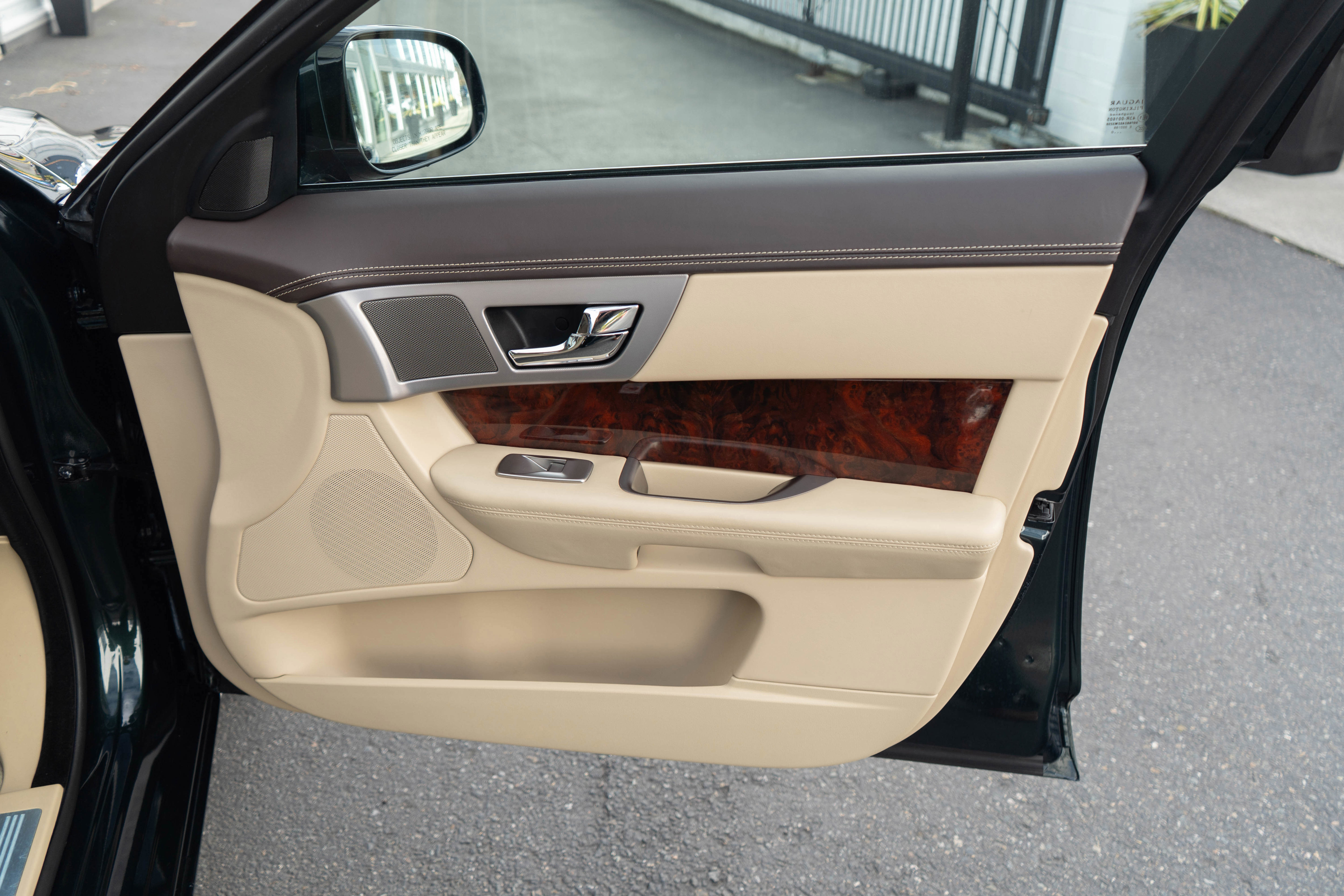 Used 2011 Jaguar XF Portfolio image 30