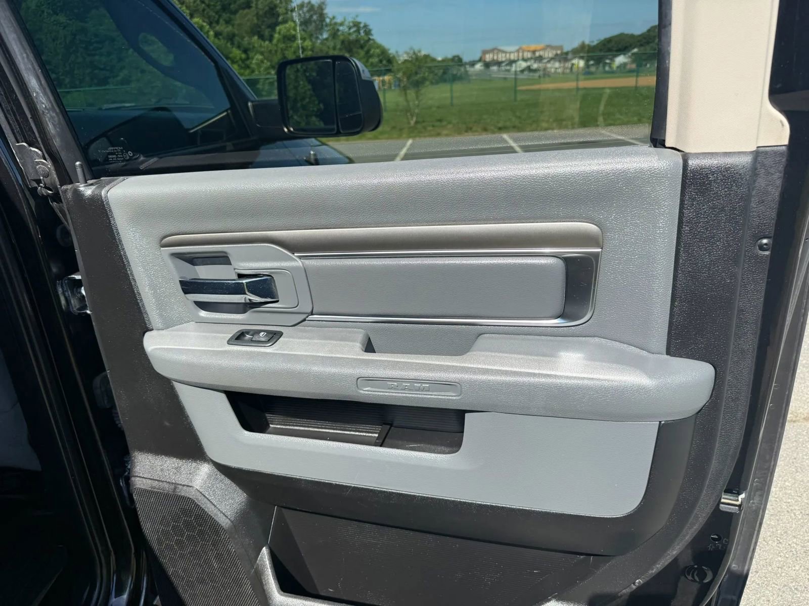 Used 2017 RAM 2500 Big Horn w/ Sport Appearance Group AWD/4WD image 21