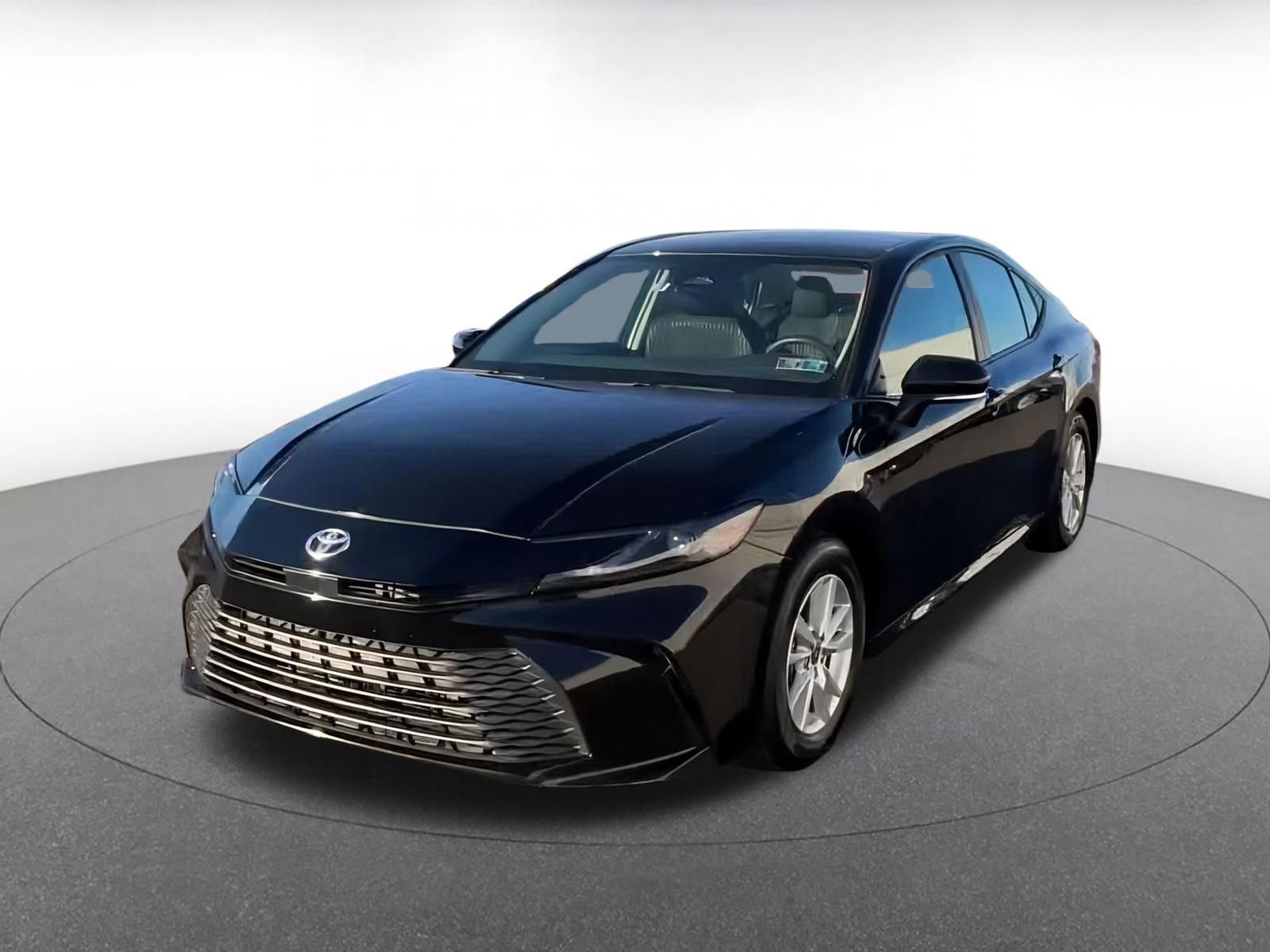 Used 2025 Toyota Camry LE image 7