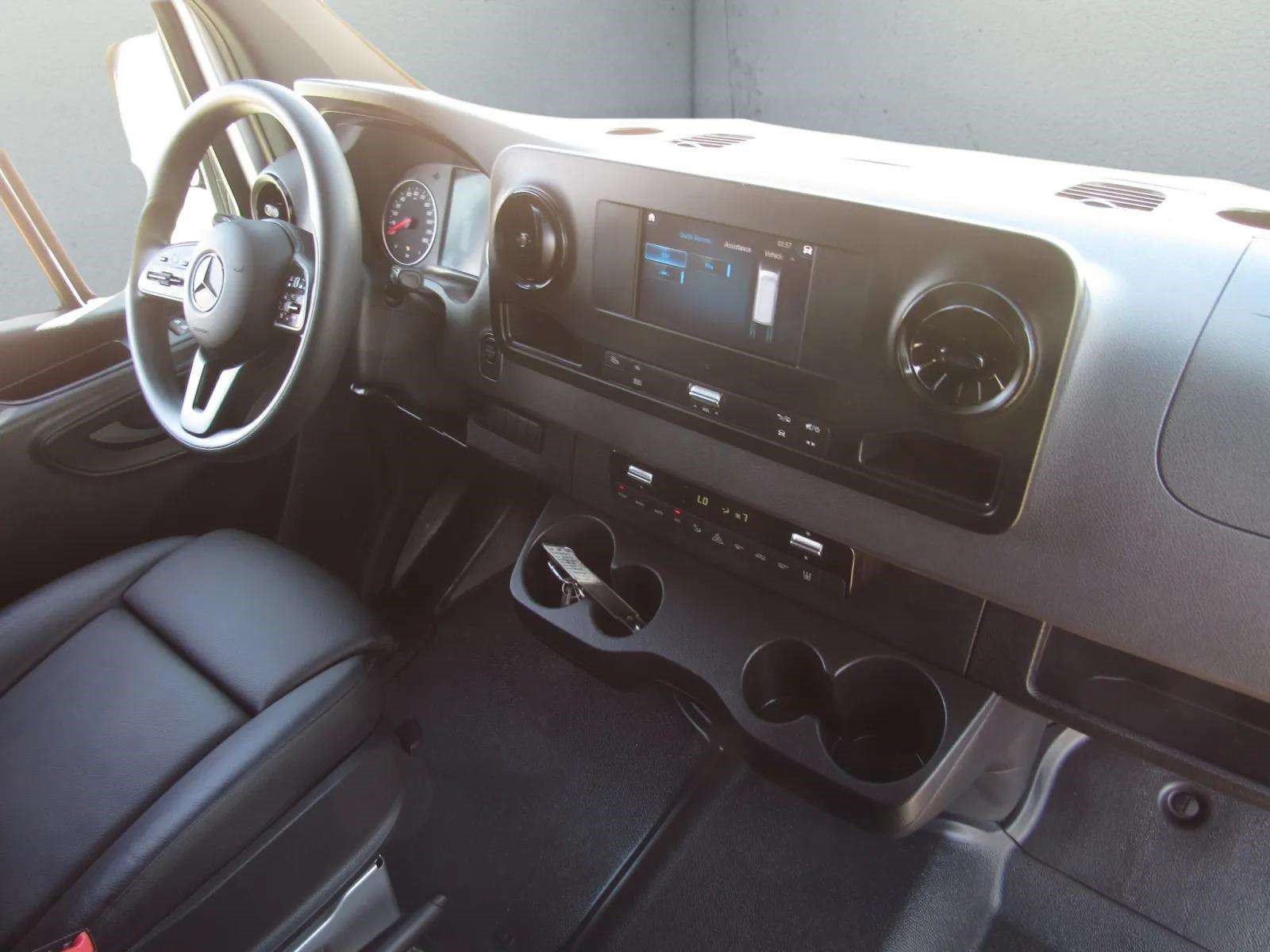 Used 2024 Mercedes-Benz Sprinter 2500 image 9