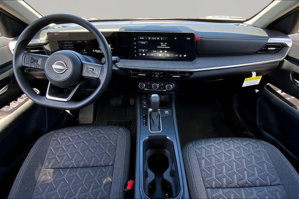 Used 2025 Nissan Kicks SV image 7