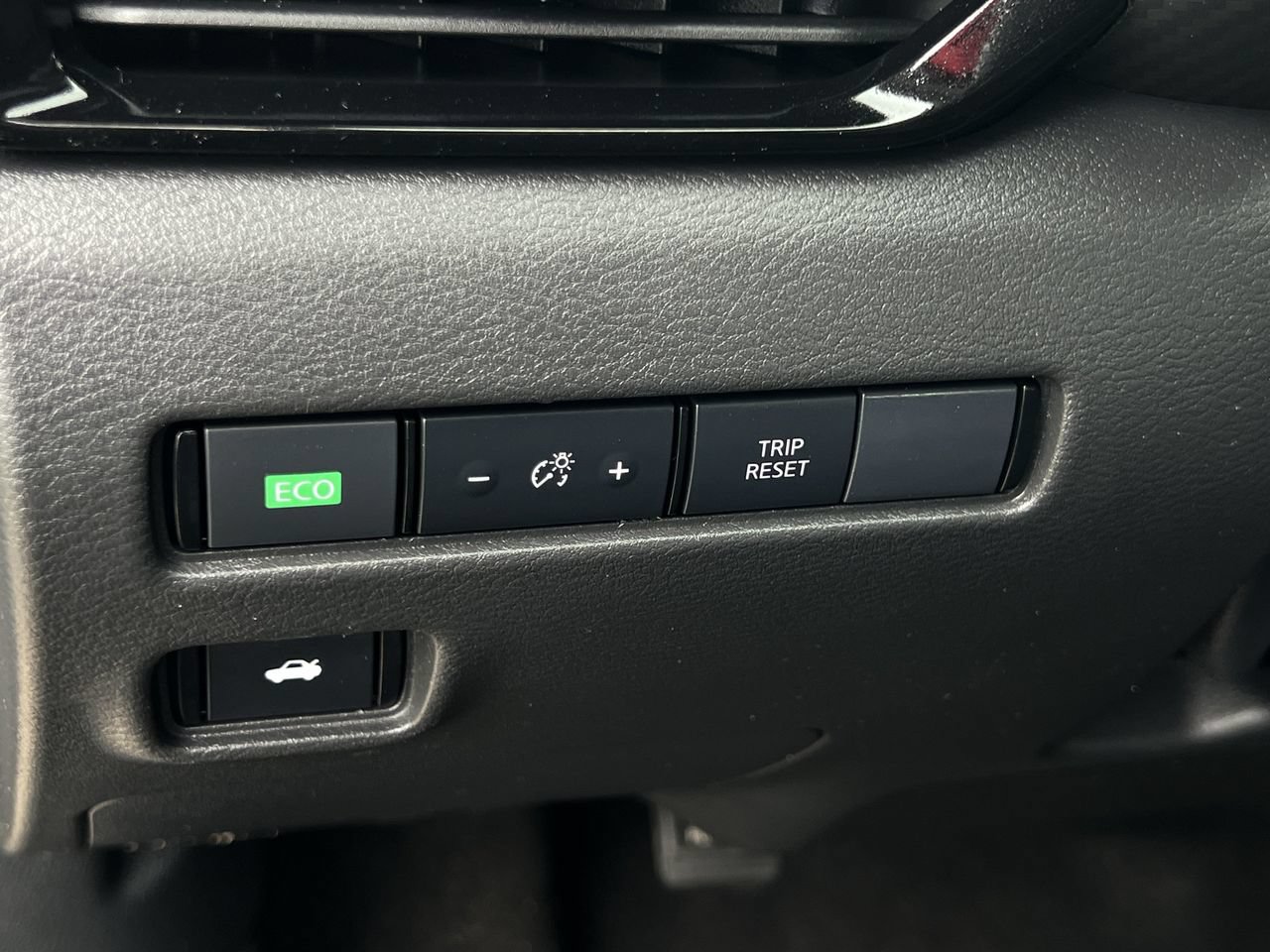 Used 2024 Nissan Sentra SV FWD image 13