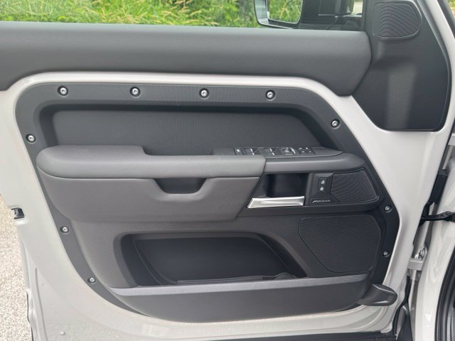 New 2026 Land Rover Defender 110 S AWD/4WD image 8