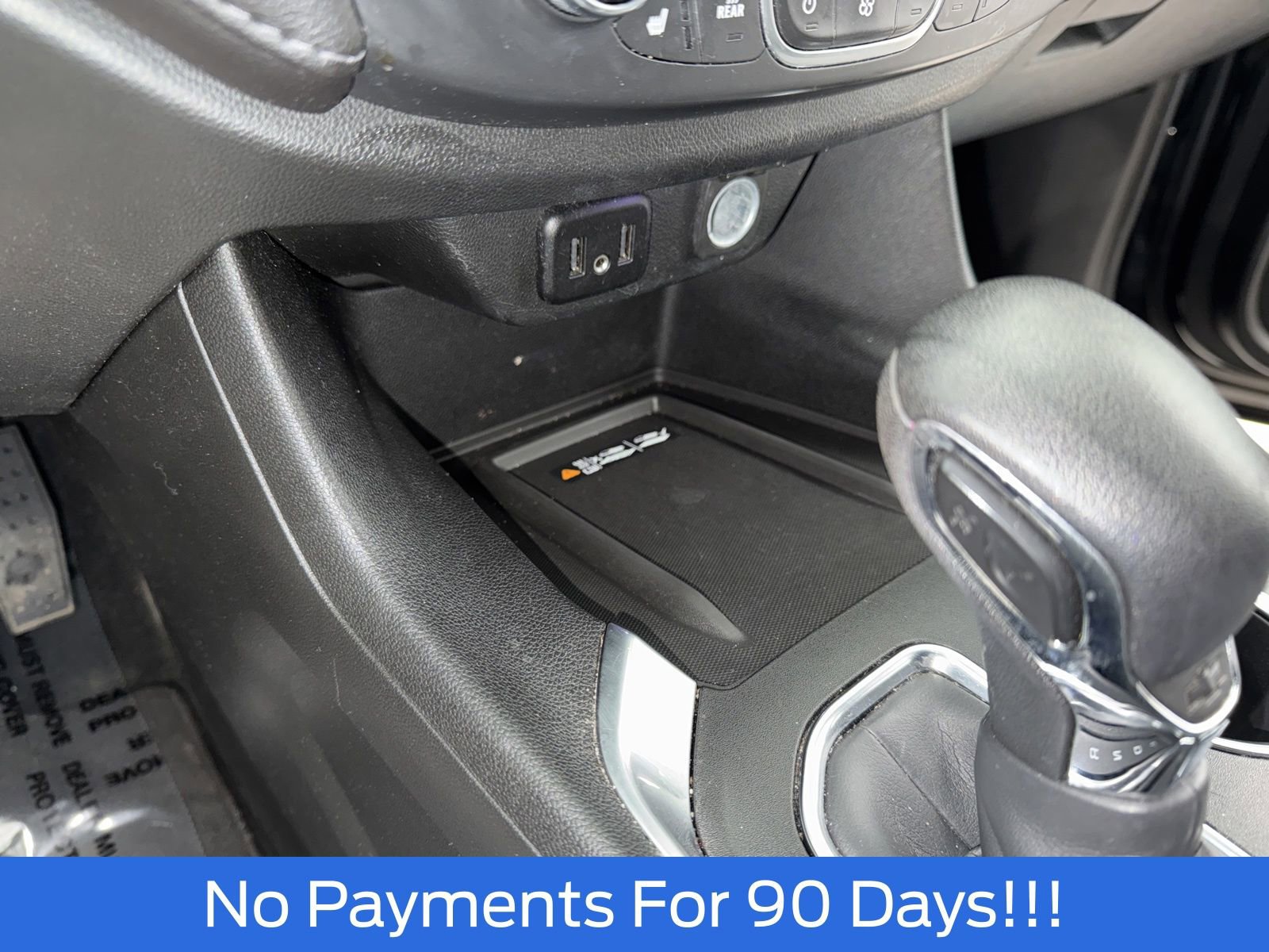 Used 2022 Chevrolet Traverse LT image 18