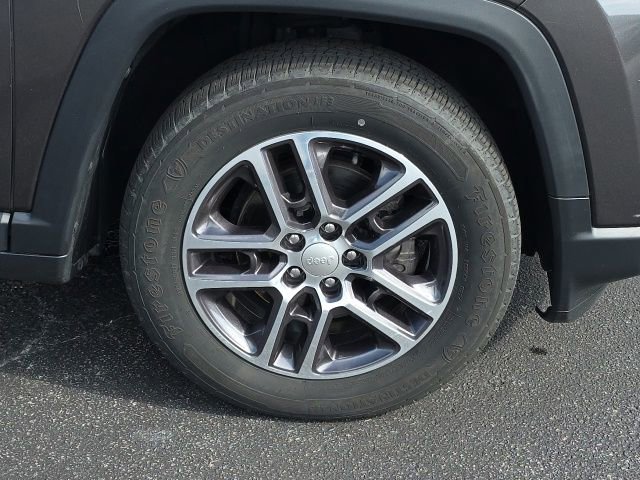 Used 2017 Jeep Compass Latitude w/ Popular Equipment Group FWD image 16