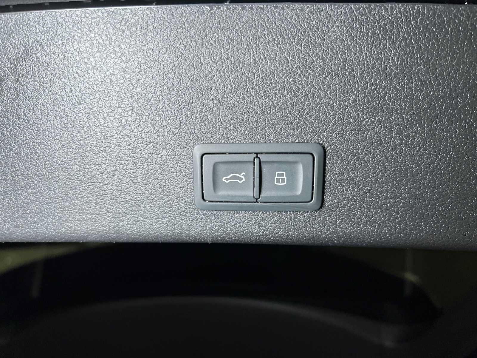 Used 2019 Audi e-tron Prestige w/ Prestige Package AWD/4WD image 17