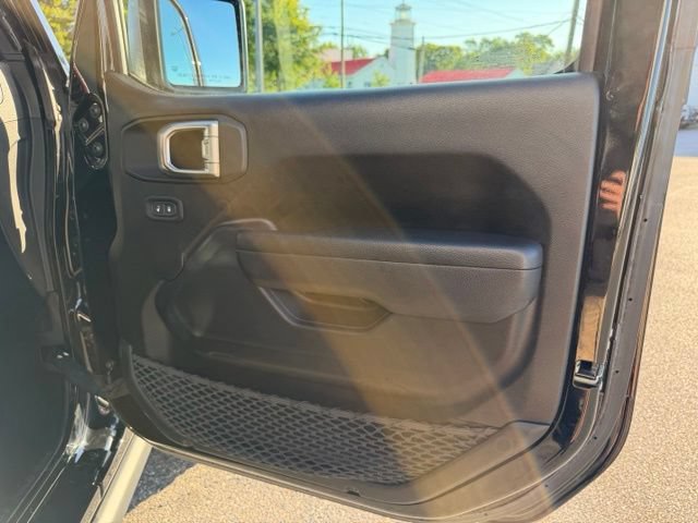 Used 2023 Jeep Wrangler Unlimited w/ Cold Weather Group AWD/4WD image 29