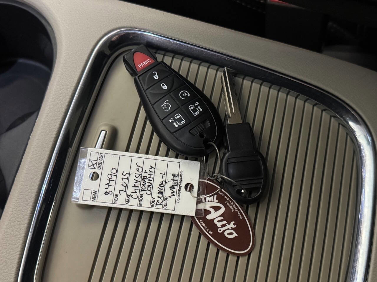 Used 2015 Chrysler Town & Country Touring-L w/ Driver Convenience Group image 44