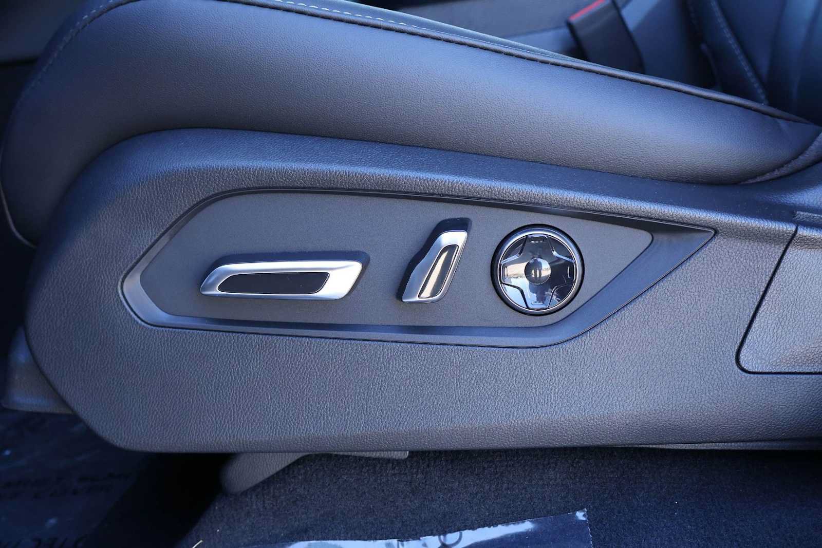 Certified 2026 Acura MDX w/ Technology Package FWD image 24