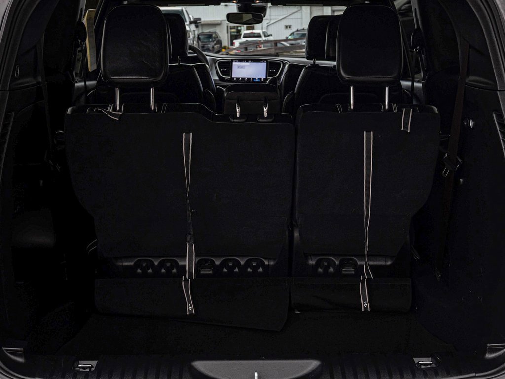 Used 2023 Chrysler Pacifica Touring-L w/ S Appearance Package image 34
