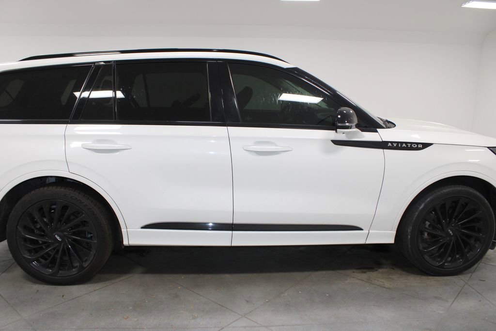 Used 2023 Lincoln Aviator Reserve w/ Jet Appearance Package image 11