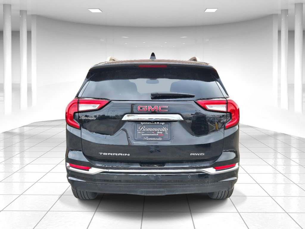 Used 2024 GMC Terrain Denali w/ Denali Premium Package image 4