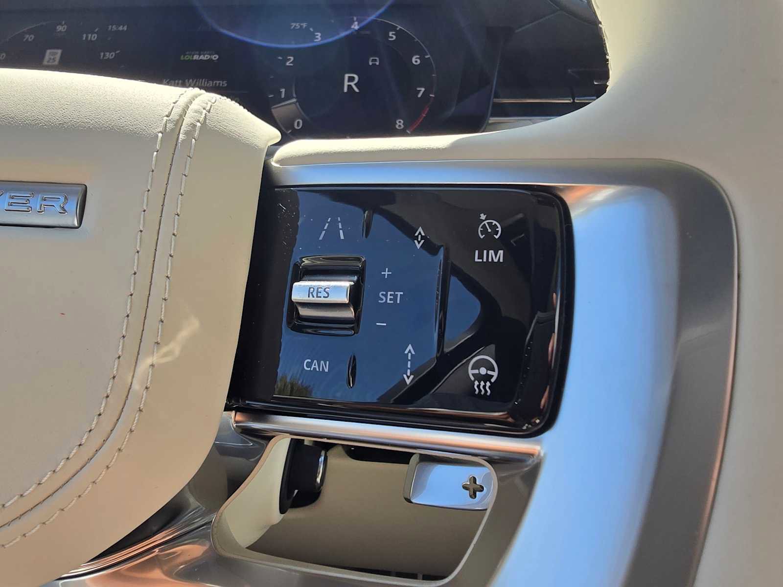 New 2025 Land Rover Range Rover SE image 32