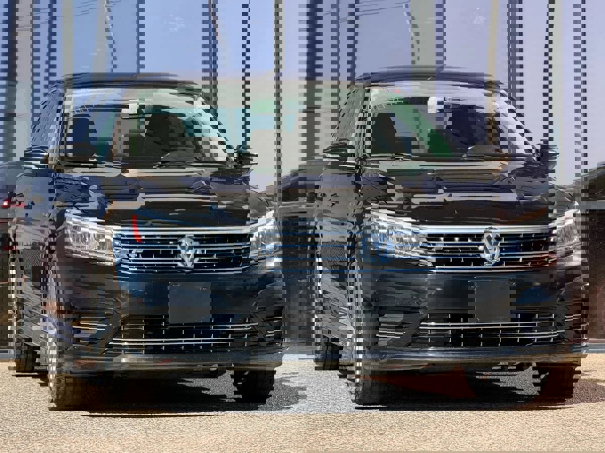 Used 2017 Volkswagen Passat 1.8T R-Line image 18