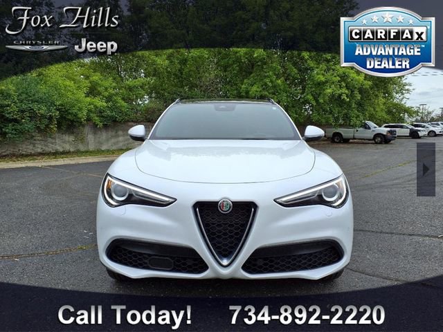 Used 2023 Alfa Romeo Stelvio Ti image 2