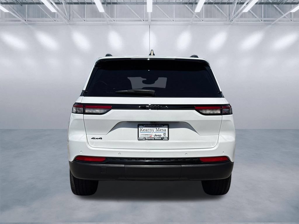 Certified 2024 Jeep Grand Cherokee Altitude AWD/4WD image 5