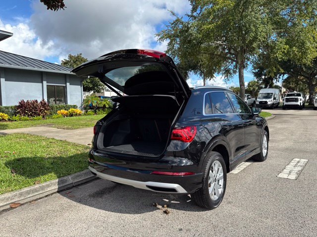 Used 2023 Audi Q3 2.0T Premium w/ Convenience Package AWD/4WD image 18