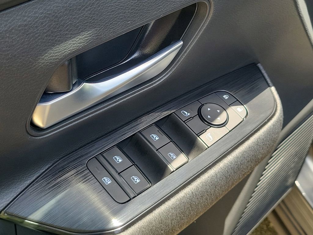 Certified 2025 Nissan Kicks SV FWD image 18